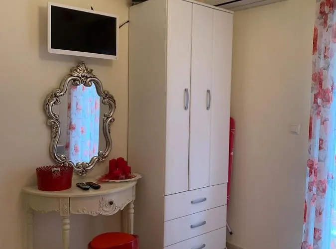 Myparalia ***** * Paralía