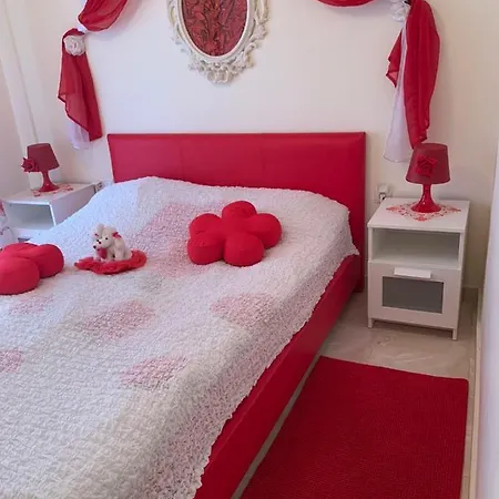Myparalia ***** * Paralía
