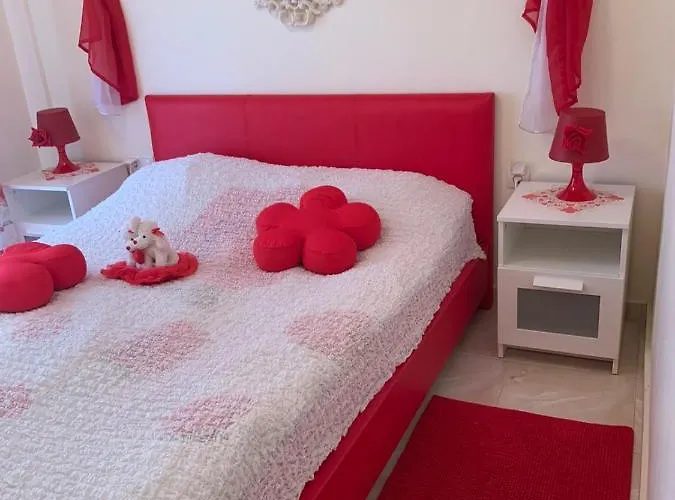 Myparalia ***** * Paralía